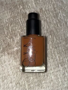 Gently used NARS Sheer Glow Liquid Foundation in Marquises